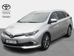 Silver Begagnad 2018 Toyota Auris Touring Sports Executive Kombi | 189 900 kr (Marknadspris)