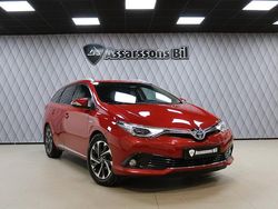 Mörkröd Begagnad 2015 Toyota Auris Touring Sports Active Kombi | 139 900 kr (Marknadspris)