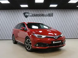 Mörkröd Begagnad 2015 Toyota Auris Touring Sports Active Kombi | 139 900 kr (Marknadspris)