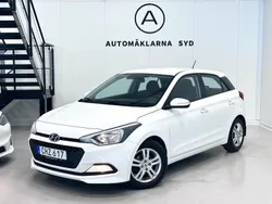 Vit Begagnad 2017 Hyundai i20 Premium Halvkombi | 114 900 kr (Marknadspris)