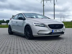 Brun Begagnad 2017 Volvo V40 Business Edition Kombi | 130 000 kr (Marknadspris)