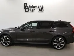 Grå Begagnad 2023 Volvo V60 CC Plus Kombi | 459 000 kr (Marknadspris)
