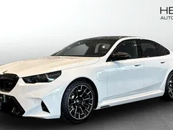 Vit (white) Begagnad 2025 BMW M5 Comfort Edition Sedan | 1 619 700 kr