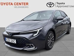 Mörkgrå Begagnad 2024 Toyota Corolla Hybrid Style Halvkombi | 309 900 kr (Marknadspris)