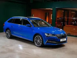 Blå Begagnad 2020 Skoda Superb Business Line Kombi | 309 900 kr (Marknadspris)