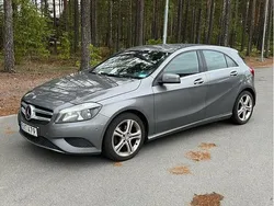 Grå Begagnad 2015 Mercedes A180 Halvkombi | 110 000 kr (Marknadspris)