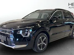 Svart (black) Ny 2025 Kia Niro Advance SUV | 392 666 kr (Bra pris)