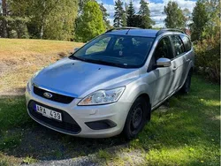 Grå Begagnad 2009 Ford Focus Trend Kombi | 18 000 kr (Superpris)