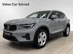 Grå Begagnad 2023 Volvo XC40 Core SUV | 339 900 kr (Marknadspris)