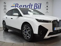 Mineralvit metallic Begagnad 2023 BMW iX Sport Line SUV | 599 500 kr (Superpris)