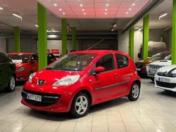 Röd Begagnad 2008 Peugeot 107 Halvkombi | 39 900 kr (Lite dyr)