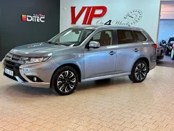 Grå Begagnad 2015 Mitsubishi Outlander P-HEV Intense+ SUV | 198 800 kr