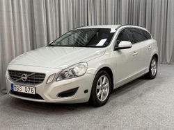 Vit (cosmic white) Begagnad 2011 Volvo V60 Momentum Kombi | 79 900 kr (Lite dyr)