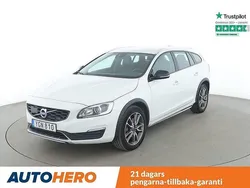 Vit Begagnad 2016 Volvo V60 CC Summum Kombi | 228 000 kr (Marknadspris)
