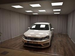 Vit Begagnad 2012 VW Passat R-line Kombi | 99 900 kr (Marknadspris)