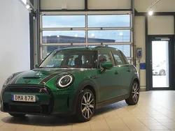 Grön Begagnad 2022 Mini Cooper Halvkombi | 289 500 kr (Marknadspris)