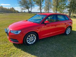 Röd Begagnad 2013 Audi A3 Sportback Attraction Halvkombi | 67 500 kr (Marknadspris)