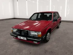 Röd Begagnad 1988 Volvo 740 Sedan | 69 900 kr
