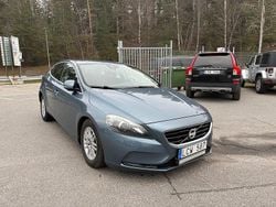 Blå Begagnad 2012 Volvo V40 Momentum Halvkombi | 69 900 kr (Bra pris)