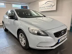 Ljusblå (blå) Begagnad 2015 Volvo V40 Kinetic Kombi | 95 900 kr (Marknadspris)