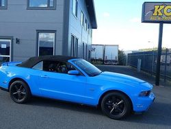 Blå Begagnad 2010 Ford Mustang GT Cab | 267 000 kr