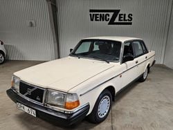 Vit Begagnad 1990 Volvo 240 Sedan | 79 000 kr