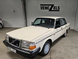 Vit Begagnad 1990 Volvo 240 Sedan | 79 000 kr