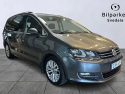 Mörkgrå (grå) Begagnad 2017 VW Sharan GT Minibuss | 279 990 kr (Marknadspris)