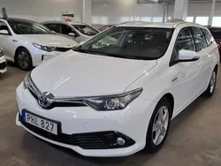 Vit Begagnad 2017 Toyota Auris Touring Sports Active Kombi | 165 000 kr (Marknadspris)