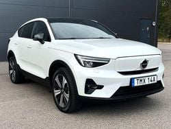 Vit (vit metallic) Begagnad 2022 Volvo EC40 Plus SUV | 359 000 kr (Marknadspris)