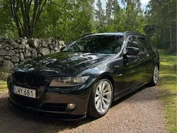 Svart Begagnad 2012 BMW 320 Kombi | 76 000 kr (Superpris)
