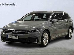 Grå Begagnad 2023 VW Passat GTE Kombi | 277 900 kr