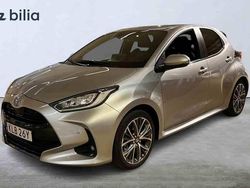 Silver Begagnad 2024 Toyota Yaris Hybrid Halvkombi | 274 900 kr