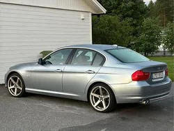 Blå Begagnad 2009 BMW 330 Comfort Edition Sedan | 110 000 kr (Marknadspris)