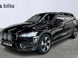 Svart Begagnad 2019 Volvo V60 CC Momentum Kombi | 289 500 kr (Lite dyr)