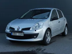 Ljusgrå Begagnad 2007 Renault Clio II Halvkombi | 23 500 kr (Marknadspris)