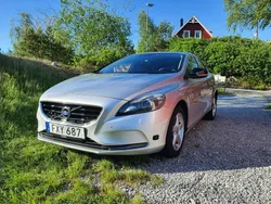 Silver Begagnad 2016 Volvo V40 Momentum Kombi | 120 000 kr (Marknadspris)