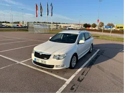 Vit Begagnad 2012 Skoda Superb Elegance Kombi | 84 900 kr (Lite dyr)