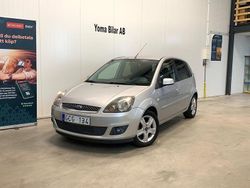 Grå Begagnad 2008 Ford Fiesta Halvkombi | 29 900 kr (Marknadspris)