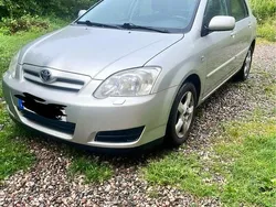 Grå Begagnad 2005 Toyota Corolla Halvkombi | 35 000 kr (Marknadspris)