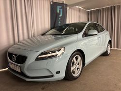 Ljusblå (blå) Begagnad 2017 Volvo V40 Momentum Halvkombi | 149 900 kr (Marknadspris)