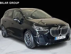 Svart Begagnad 2024 BMW 225 Active Tourer M Sport Minibuss | 439 000 kr (Marknadspris)