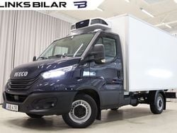 Mörkblå (blå) Begagnad 2023 Iveco Daily Van | 354 900 kr (Superpris)