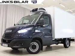 Mörkblå (blå) Begagnad 2023 Iveco Daily Van | 419 900 kr (Marknadspris)