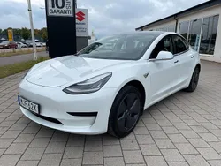 Vit Begagnad 2020 Tesla Model 3 Standard Range Plus Sedan | 269 000 kr (Marknadspris)