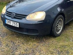 Mörk blå Begagnad 2007 VW Golf V Halvkombi | 25 000 kr (Bra pris)