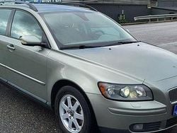 Ljusgrön (grön) Begagnad 2006 Volvo V50 Kombi | 31 900 kr (Marknadspris)