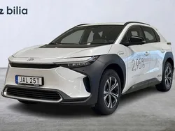 Vit Begagnad 2023 Toyota bZ4X Executive SUV | 454 900 kr (Marknadspris)