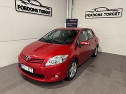Mörkröd (röd) Begagnad 2010 Toyota Auris Halvkombi | 47 900 kr (Bra pris)