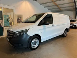 Vit (arktisk vit) Begagnad 2019 Mercedes Vito Minibuss | 209 900 kr (Marknadspris)